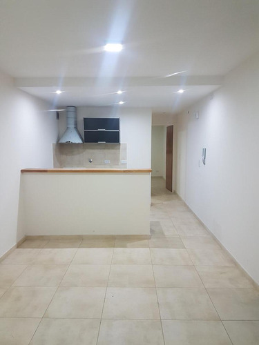 Imagen 1 de 11 de Departamento 2 Ambientes Con Cochera - Calle 31 Al 4200 - Villa España