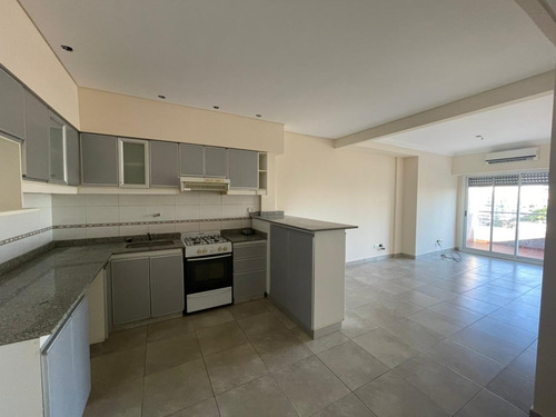Dto De 2 Ambientes En Venta Al Frente Con Balcón