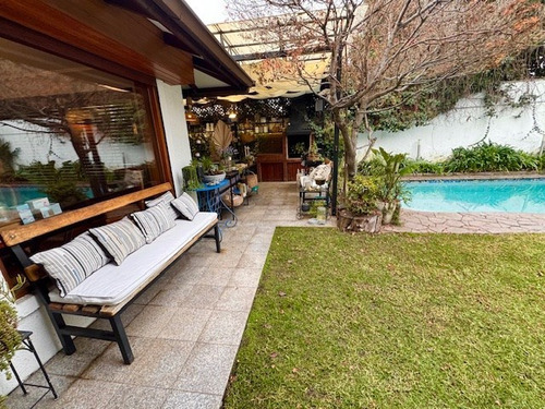 Casa En Venta De 4 Dorm. En Vitacura