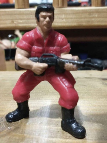 Rambo Figura De Plástico Macizo Pintado A Mano Rojo (Usado)