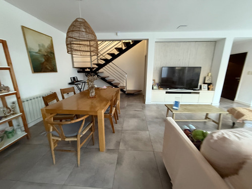 Venta Duplex Tipo Casa Complejo Cerrado Banfield Pileta