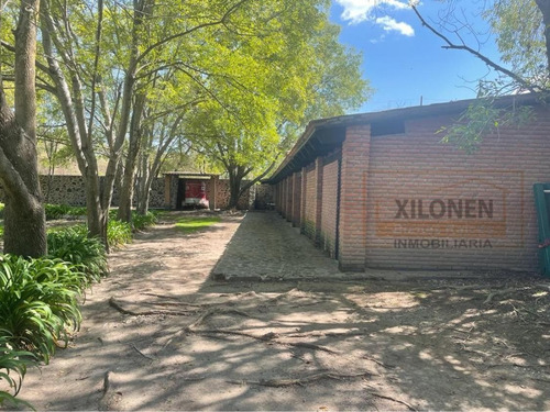 Rancho Privilegiado Con 2 Pozos Y Bella Ecología. 10 Caballerizas, Potreros, Lago, Invernaderos, Cancha De Frontón, Instalaciones Diversas Para Animales. Y Casa Campestre Con 3 Recámaras.