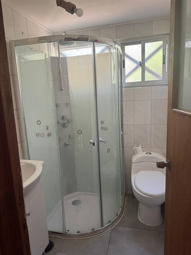 Casa En Arriendo De 4 Dorm. 3 Baños Y Estac. En Algarrobo
