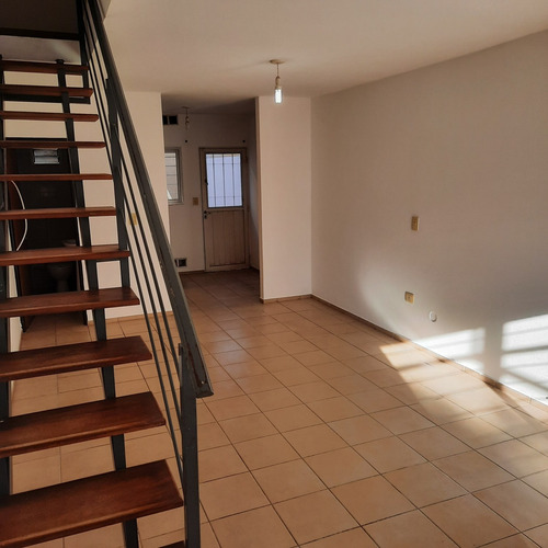 Imagen 5 de 15 de Duplex 2 Dormitorios Con Cochera, Pileta Y Quincho