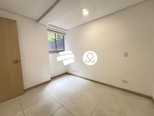Vendo Apartamento En Itagüí, Con Terraza, A Dos Cuadras Del Parque Principal