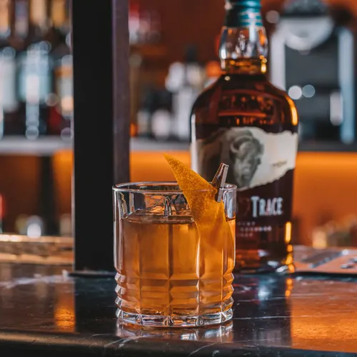 Kit Whisky Buffalo Trace Bourbon 750ml C/ Copo | MercadoLivre