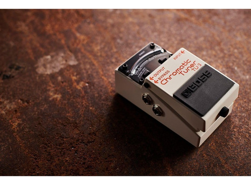 Pedal Afinador Cromático Tu-3 Con Derivación Para Guitarra Blanco