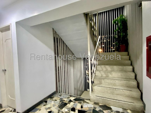 Se Ofrece En Venta Hermoso Y Amplio Apartamento Remodelado Ubicado En El Paraiso