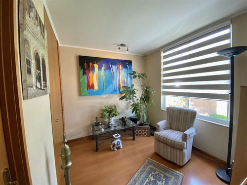 Casa En Venta De 4 Dorm. En La Reina