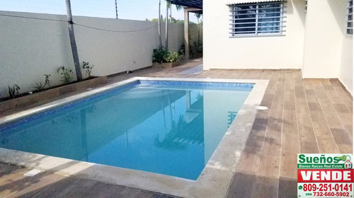 Sueños Bienes Raíces Real Estate Cod: 2200  Vende Casa Con Piscina, Terraza En Urbanización Don José María,  Gurabo, Santiago,  Rep. Dom.