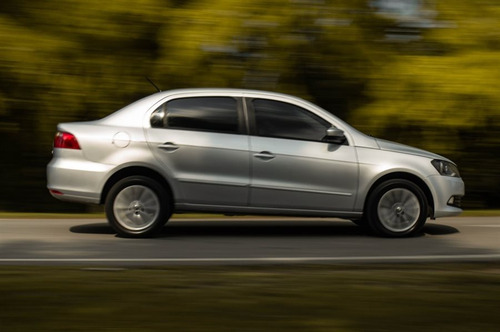 Volkswagen Gol Sedan - Motorland Permuto / Financio