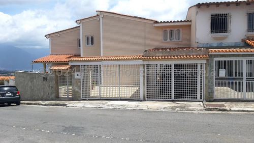 Ms: 24-22511 En Venta Amplia Casa  En Calle Cerrada En Alto Prado. A=447m2, 4h, 4b, 3p.