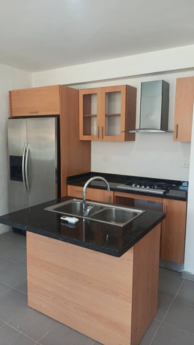 Imagen 7 de 14 de Apto En Urb Doral Country Park Piso Bajo Piscina Cocina Empotrada (cristian Guedez)