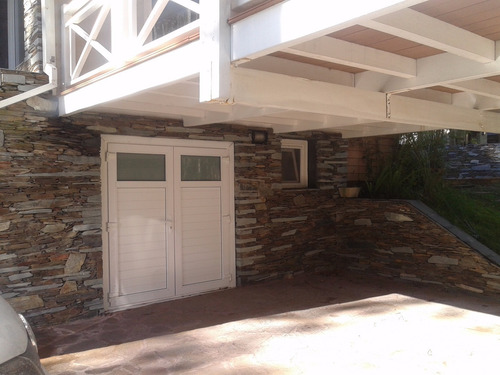 Imagen 25 de 26 de Moderna Casa En Zona Golf.