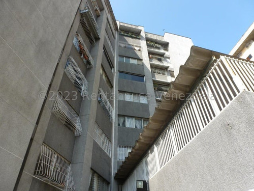 Impecable Apartamento, En Venta Ubicado En San Luis 24-21879