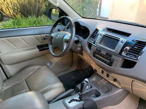 Toyota Hilux Sw4 4x2 Srv2.7 A/t Cuero 5 Pax