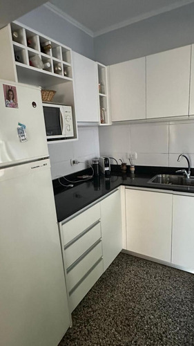 Casa En Venta - 3 Dormitorios 2 Baños - Cochera - 300mts2 - Oriente