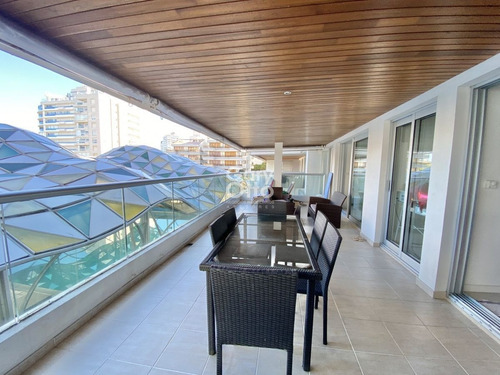 Imagen 13 de 14 de Venta De Apartamento De 2 Dormitorios En Edificio Icon Brava Punta Del Este