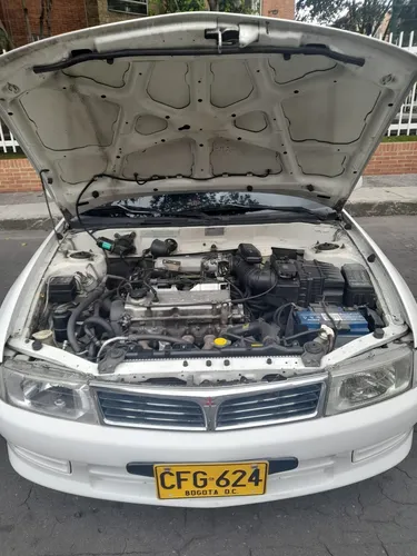 Mitsubishi Lancer 1.6 Glx 5 p