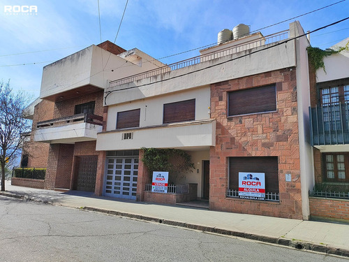 Amplia Casa Céntrica En Venta En Calle Lamadrid - S.s. De Jujuy