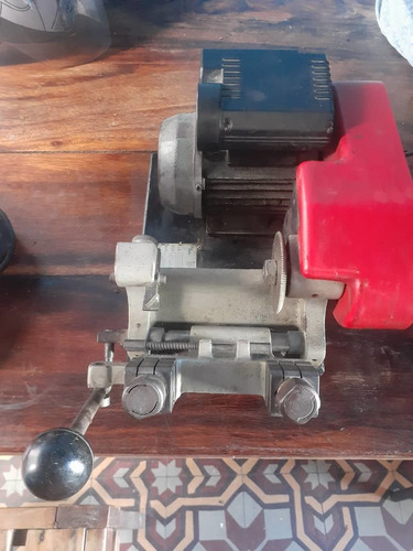 Imagen 4 de 4 de Máquina Duplicadora O Copiadora De Llaves Marca Ilco