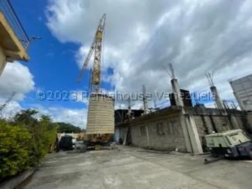 #23-18004 Concretera En Rio Tuy