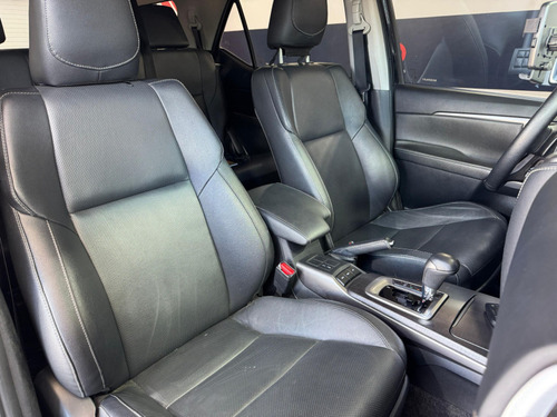 Toyota Hilux SW4 2.8 D-4D TURBO DIESEL SRX 4X4 AUTOMÁTICO