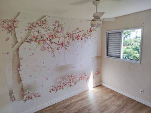 Apartamento Aconchegante Com 2 Dormitórios, Ar-condicionado, Banheiro Social Com Box, Sala Com 2 Ambientes E Sacada/varanda, Cozinha Tipo Americana, Área De Serviço, Piso Frio, 1 Vaga De Garagem.