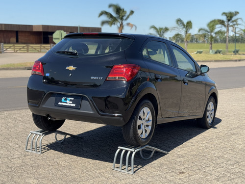 Chevrolet Onix ONIX HATCH LT 1.0 8V FlexPower 5p Mec.