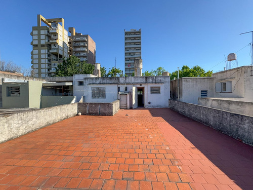 Casa 3 Dormitorios, Cocina Separada, Enorme Jardin, Abasto