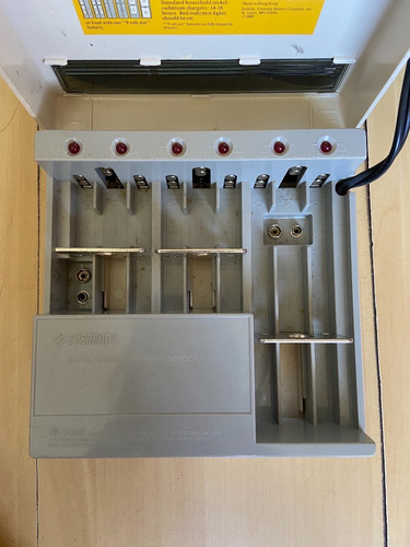 Carregador De Pilha E Bateria (eveready)