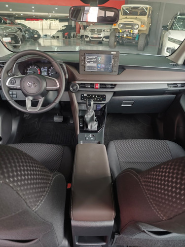 Toyota Yaris E Año 2025