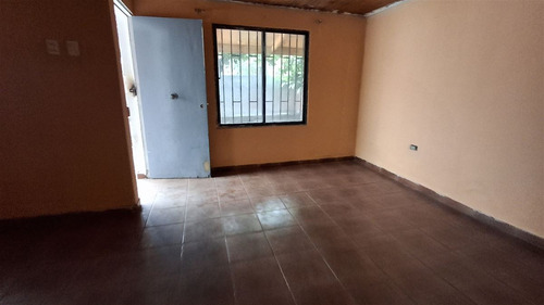 Casa En Venta De 1 Dorm. En El Bosque