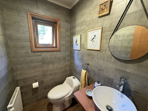 Casa En Venta De 4 Dorm. En Pucón, Los Riscos