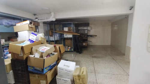 En Venta Local Comercial En La Urb. Prado De María Calle El Carmen, Parroquia Santa Rosalía, Pb Edif. Luisa Argentina A Pocos Metros De La Iglesia La Milagrosa. Ma. Fda. Varela