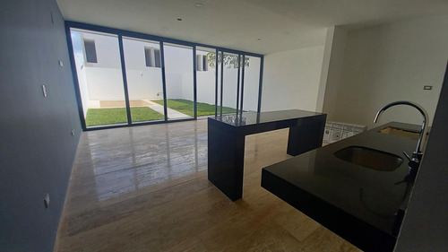 Casa En Venta Merida, Conkal En Privada, Modelo Premium Plus, Entrega Inmediata.