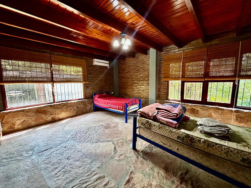 Casa En Venta 3 Dormitorios, 2 Baños, Con Arroyo, Tanti
