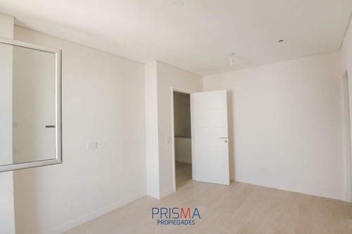 Imagen 12 de 24 de Dúplex Housing Chacritas. Dormitorios En Planta Baja Y Planta Alta