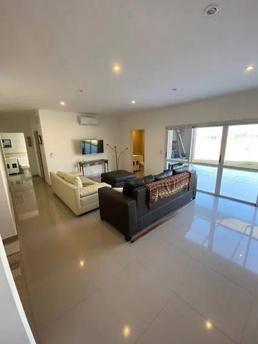 Casa En Venta - 3 Dormitorios 3 Baños - Cochera - 680mts2 - Canning