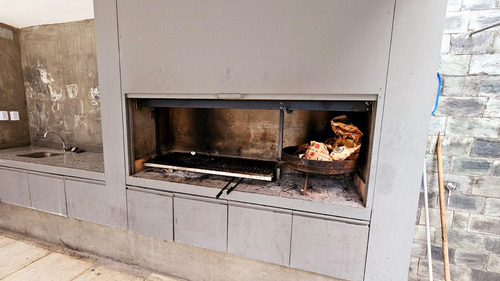 Alquiler! Departamento De Categoría Tipo Dúplex De 2 Dormitorios En Lavalle Al 1100, Barrio Sur