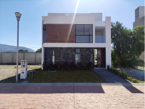 Venta De Casa En Fraccionamiento Los Frailes Residencial , Pachuca Hidalgo