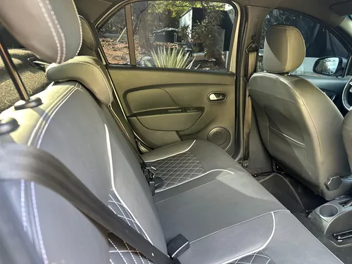 Renault Logan 1.6 Privilege / Intens