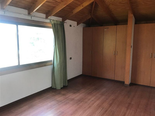 Casa En Venta De 5 Dorm. En Las Condes