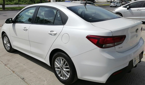 Imagen 5 de 13 de Kia Rio Sedan Ex