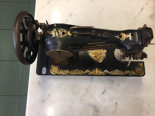 Maquina De Coser Rojano Antigua