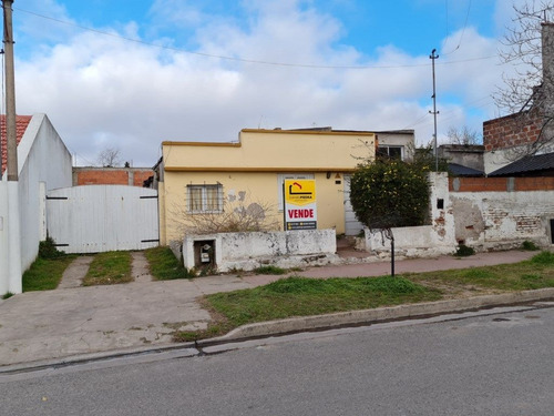 Imagen 3 de 19 de Casa A Reciclar En Excelente Ubicacion