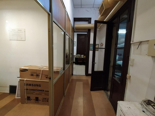Imagen 8 de 30 de Edificio Comercial Con Oficinas Y Depósitos En Lote Propio