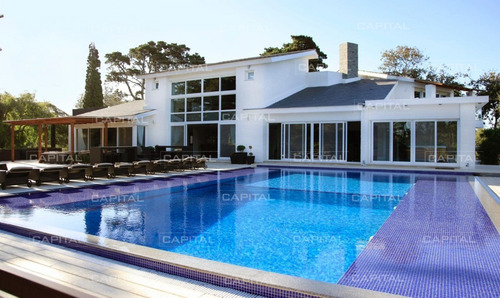 Excelente Casa De Ocho Dormitorios En Venta En El Golf- Ref: 30848