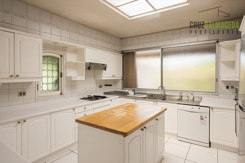 Casa En Venta De 4 Dorm. En Las Condes