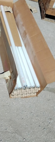 Lot Of 19 Ge Fluorescent Lamps F40w-rs-wm 34 Watts Cct